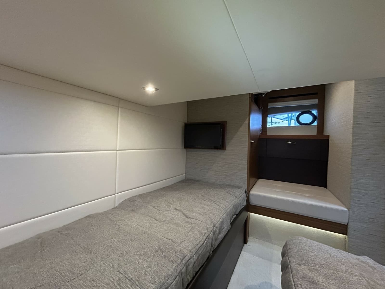 2016 Tiara Yachts C44 Coupe