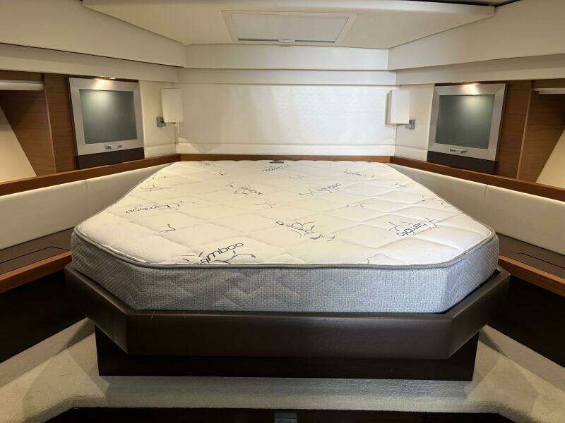 2016 Tiara Yachts C44 Coupe