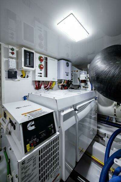 Viking 48 - Salty Soul - Engine Room