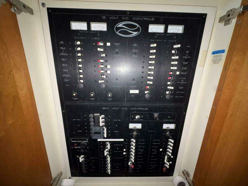 2001 Silverton 453 Motor Yacht