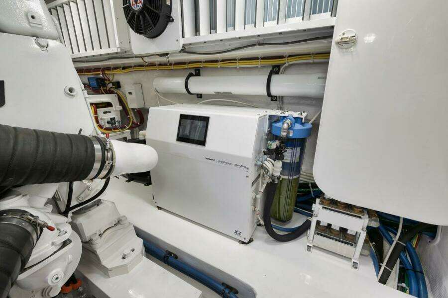 Viking 68 JO-LI - Engine Room