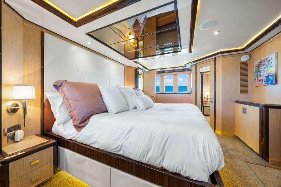 2010 83 Ocean Alexander Motor Yacht 'Relentless'
