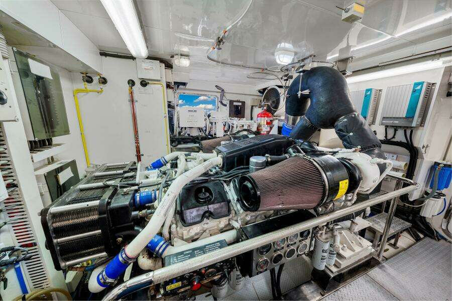 2010 83 Ocean Alexander Motor Yacht 'Relentless'