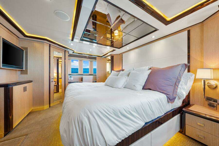 2010 83 Ocean Alexander Motor Yacht 'Relentless'