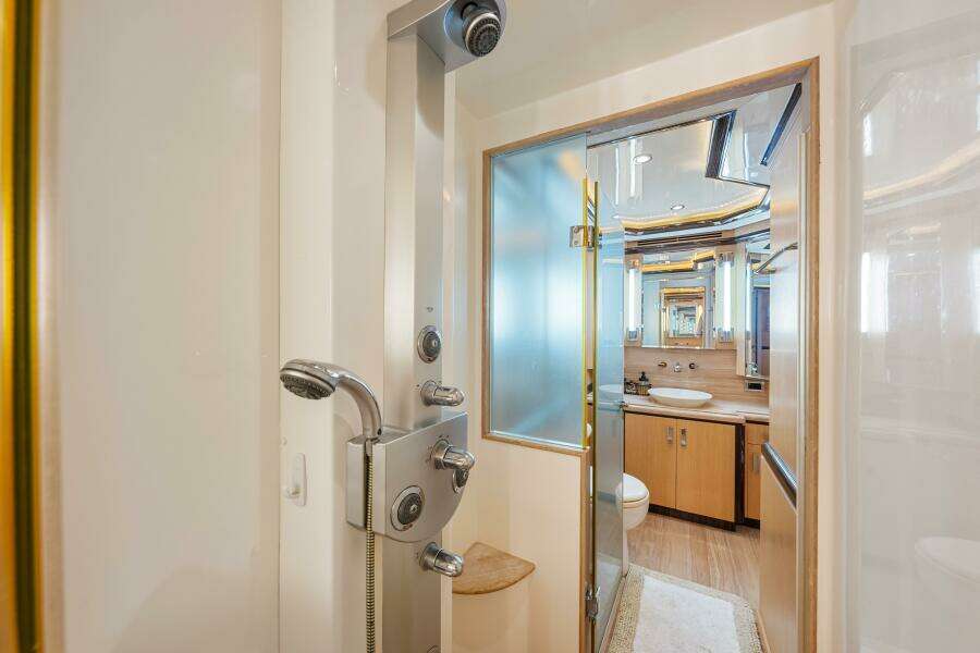 2010 83 Ocean Alexander Motor Yacht 'Relentless'