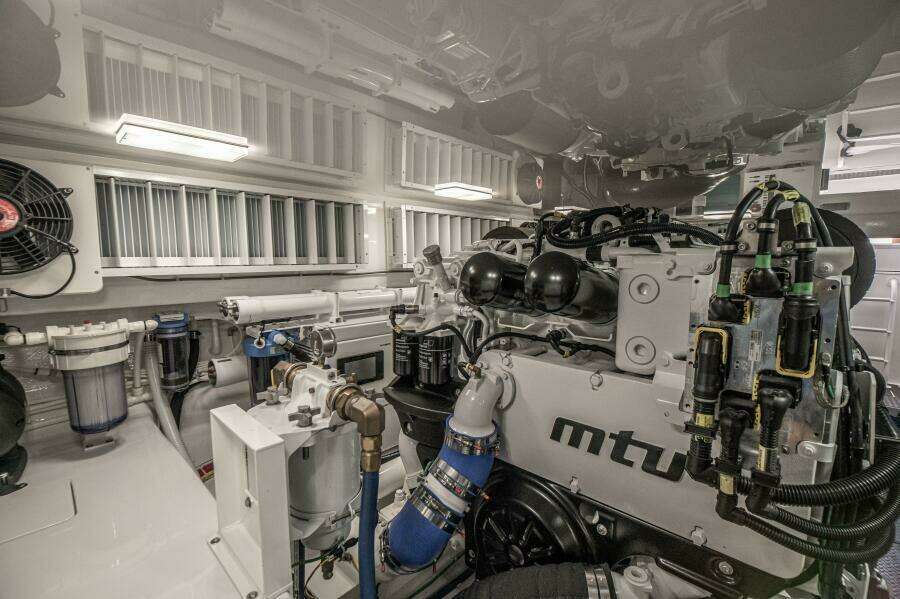 2023 Viking 64 Convertible