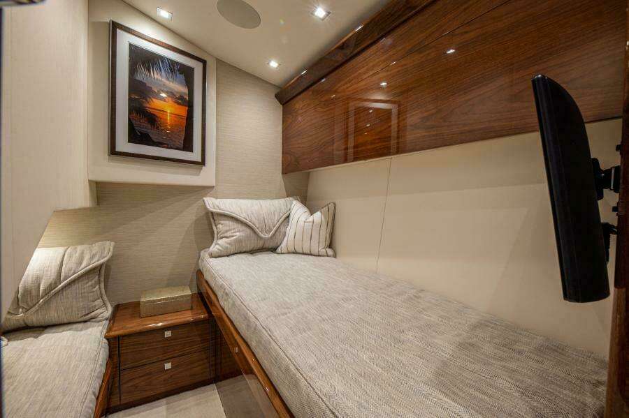 2023 Viking 64 Convertible