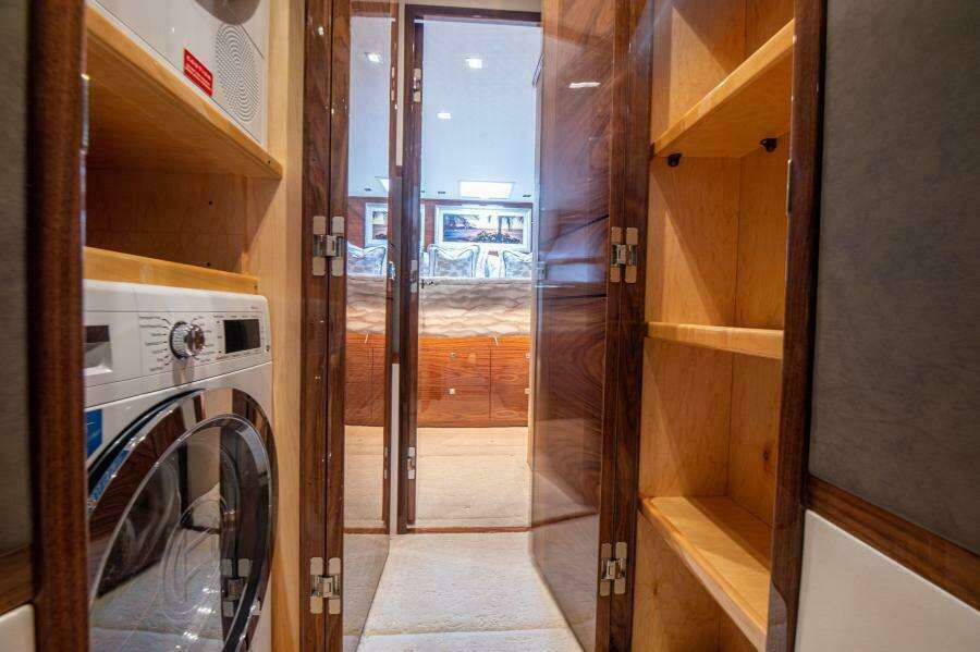 2023 Viking 64 Convertible