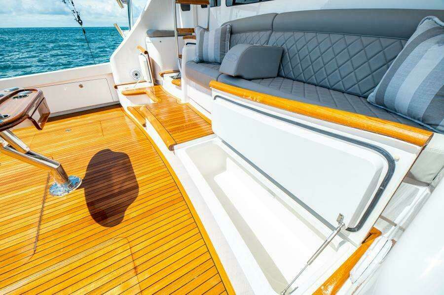 2023 Viking 64 Convertible