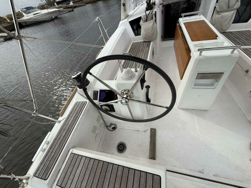 2018 Beneteau Oceanis 35.1 