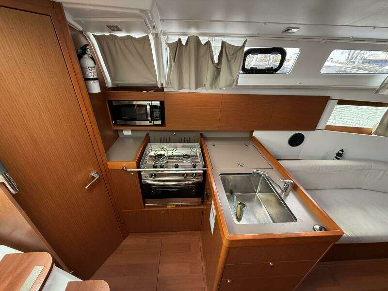 2018 Beneteau Oceanis 35.1 