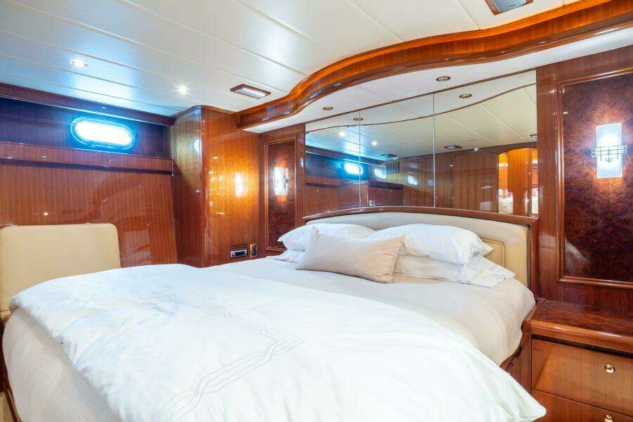 2008 Hampton 630 Pilothouse