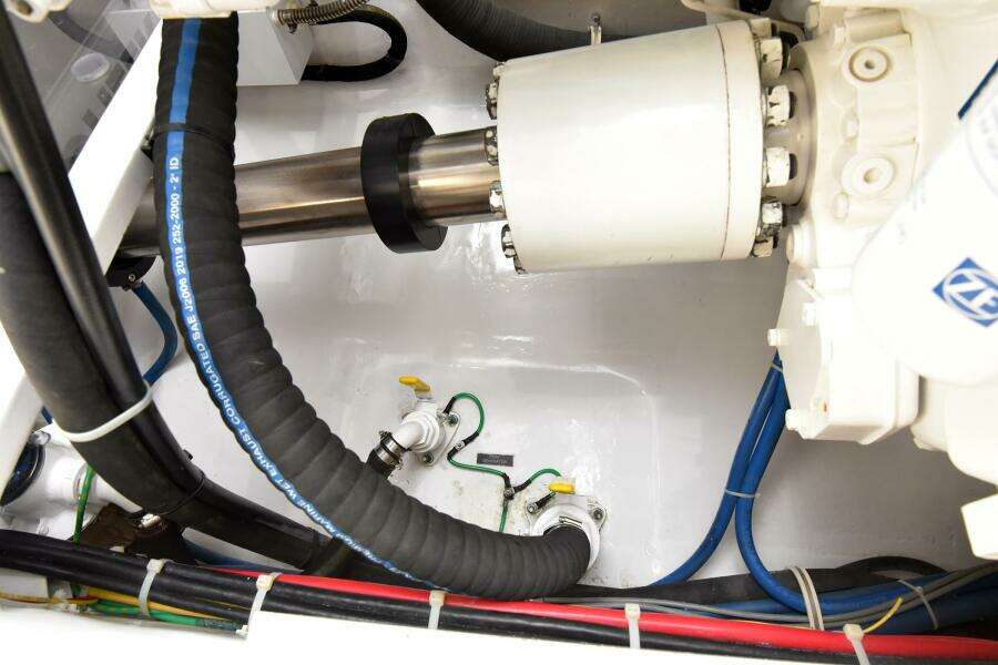 2019 Viking 80 Skybridge