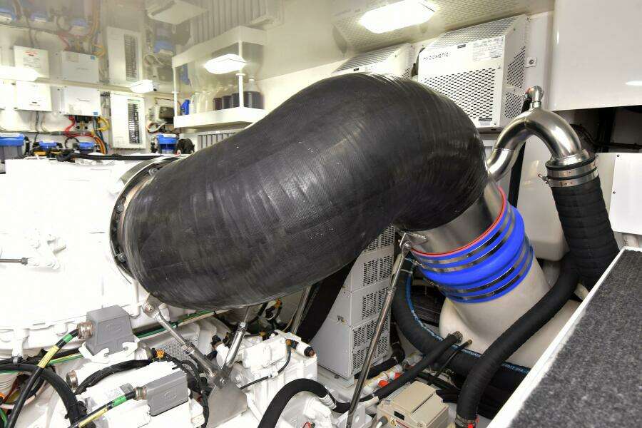 2019 Viking 80 Skybridge