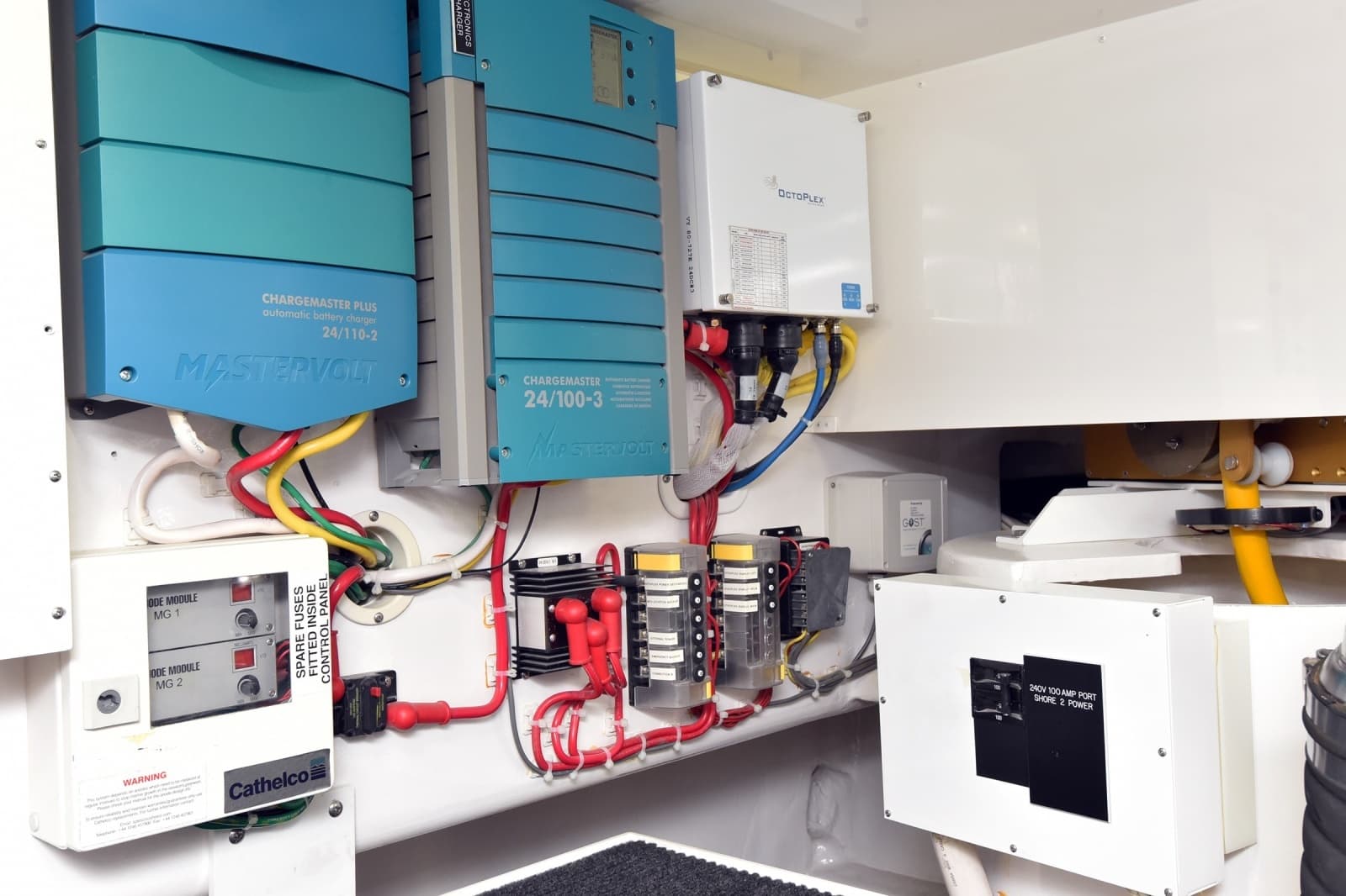 2019 Viking 80 Skybridge