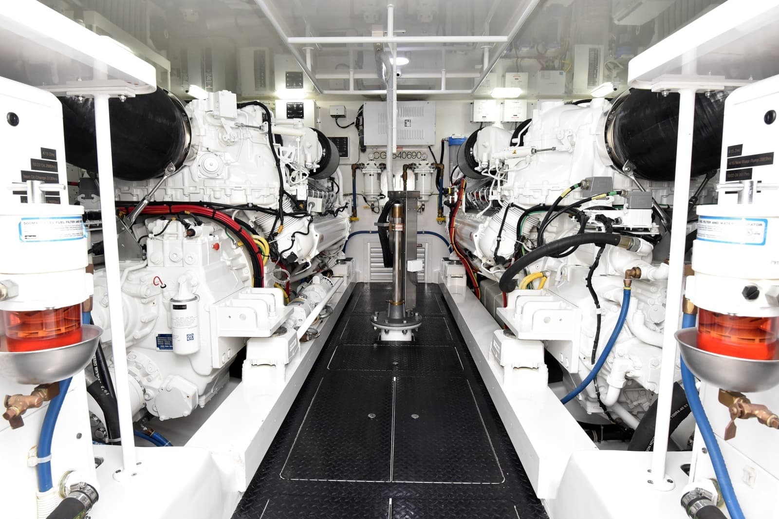 2019 Viking 80 Skybridge