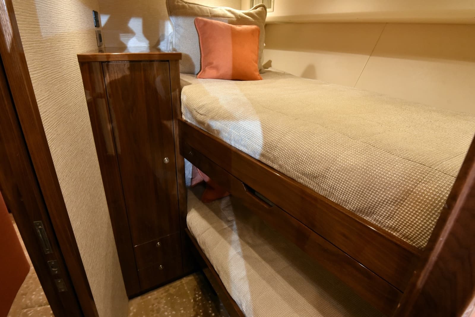 2019 Viking 80 Skybridge