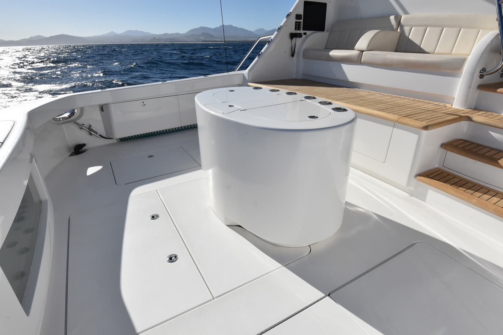 2019 Viking 80 Skybridge