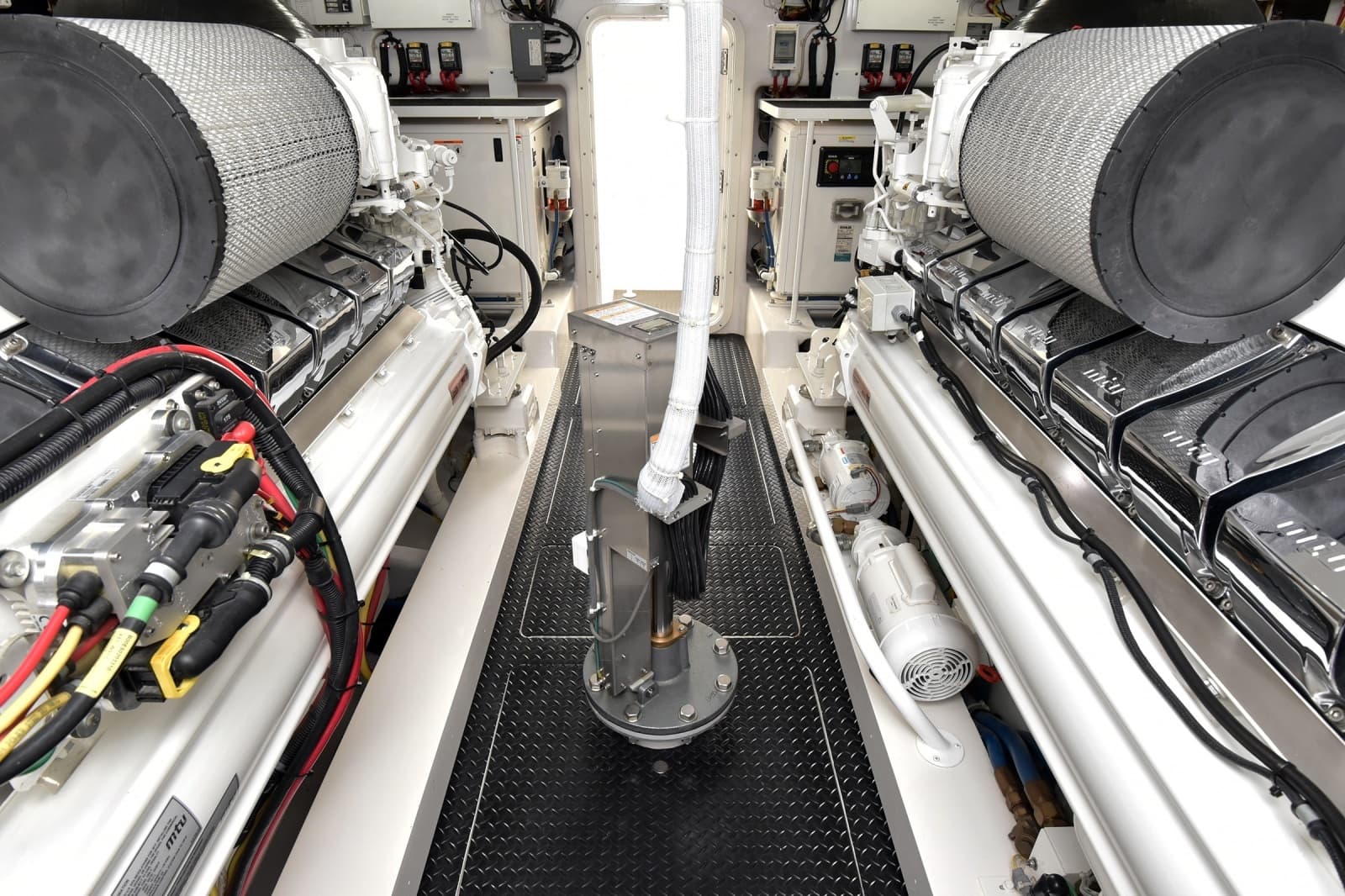 2019 Viking 80 Skybridge