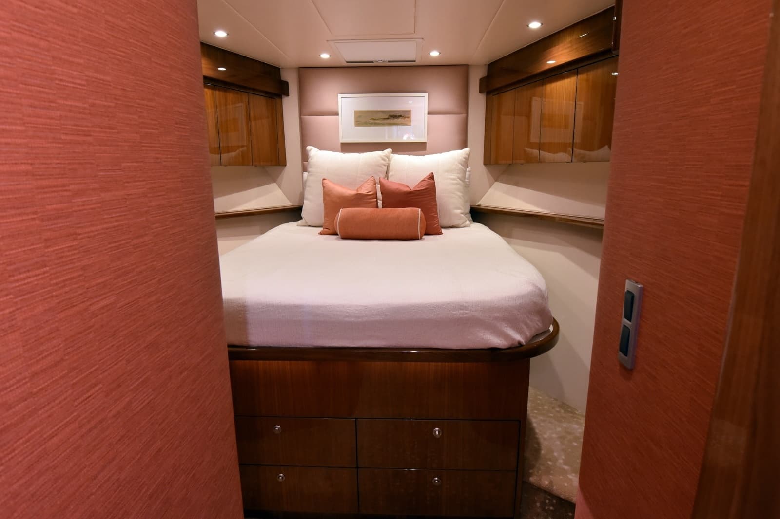 2019 Viking 80 Skybridge