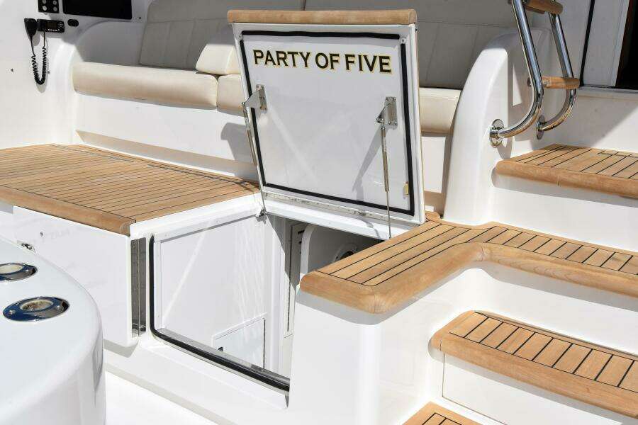 2019 Viking 80 Skybridge