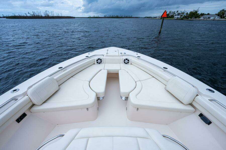 Grady White 45 Pura Vida - Exterior Bow