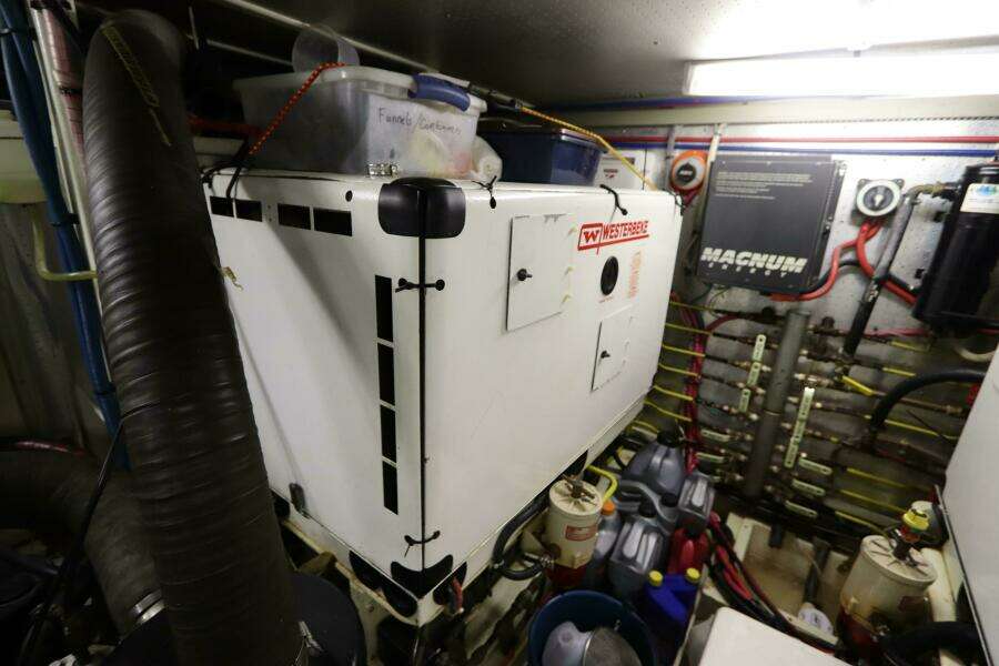 2005 DeFever Cockpit Motor Yacht