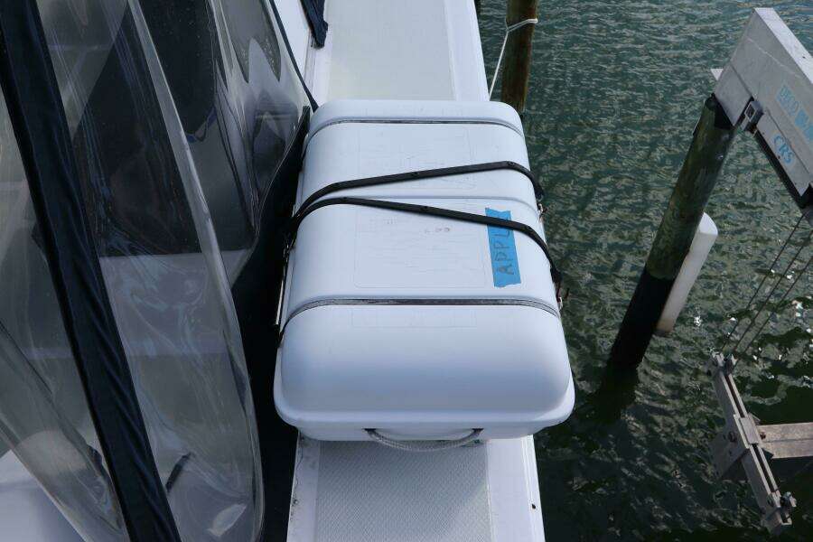 2005 DeFever Cockpit Motor Yacht