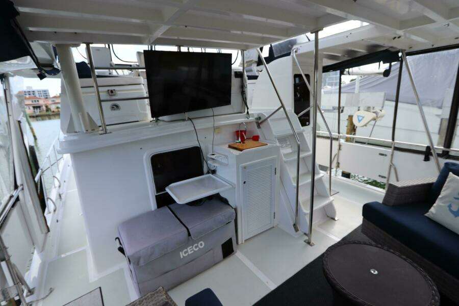 2005 DeFever Cockpit Motor Yacht
