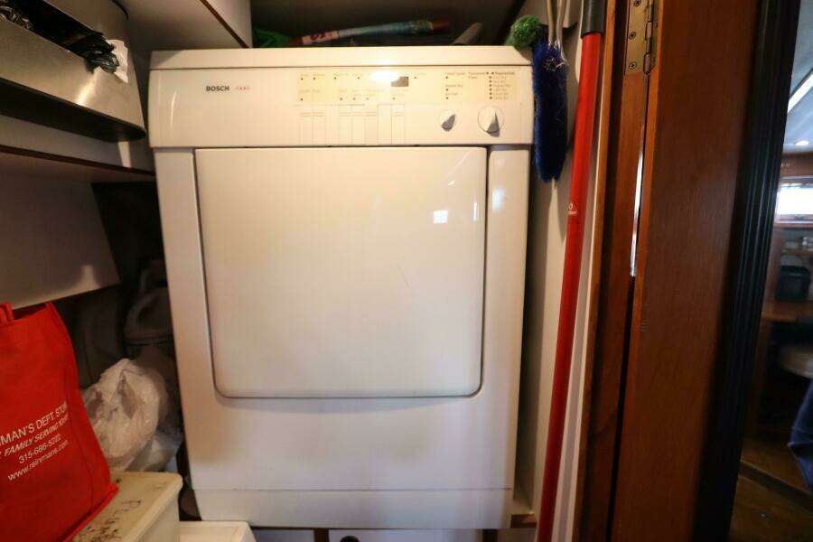 2005 DeFever Cockpit Motor Yacht