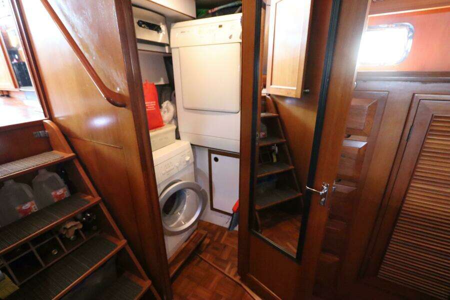 2005 DeFever Cockpit Motor Yacht