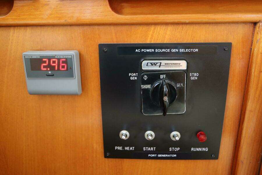 2005 DeFever Cockpit Motor Yacht