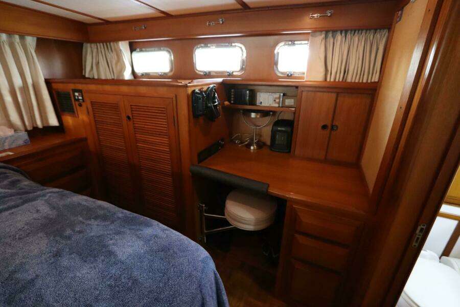 2005 DeFever Cockpit Motor Yacht