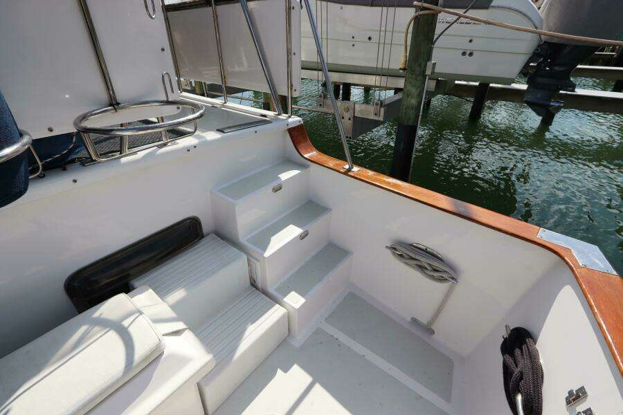 2005 DeFever Cockpit Motor Yacht