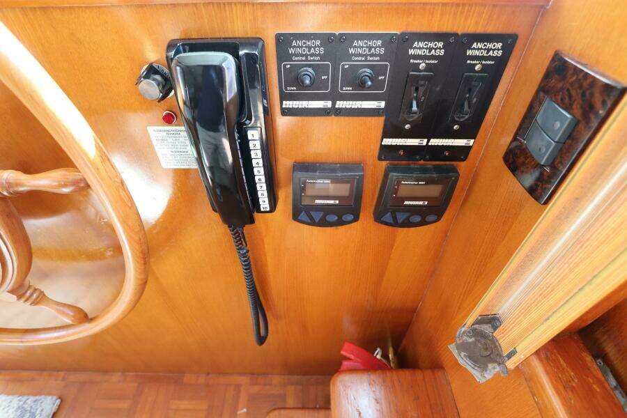 2005 DeFever Cockpit Motor Yacht