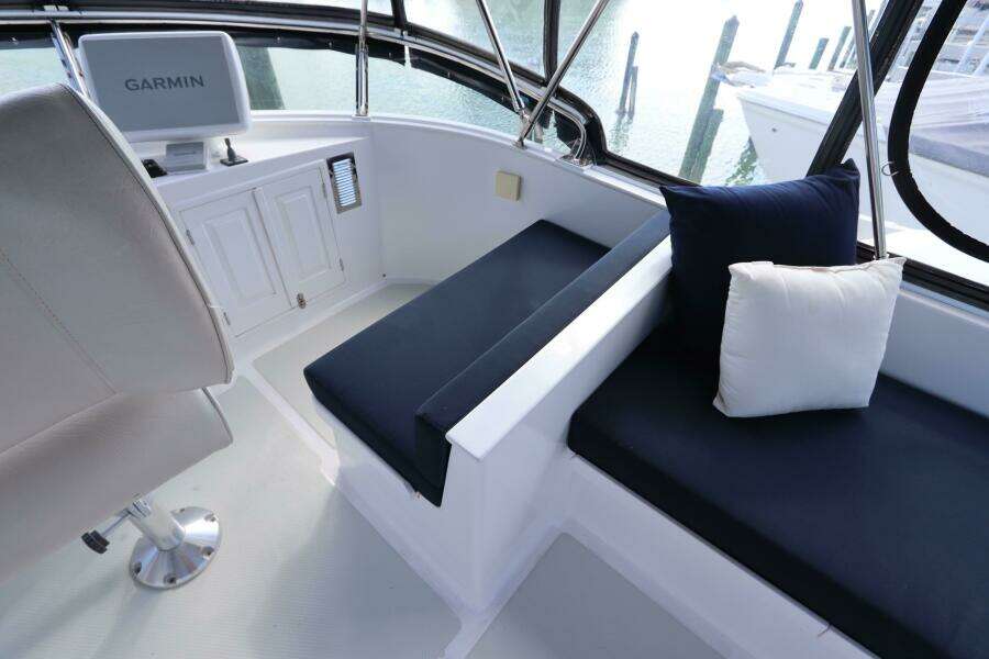 2005 DeFever Cockpit Motor Yacht