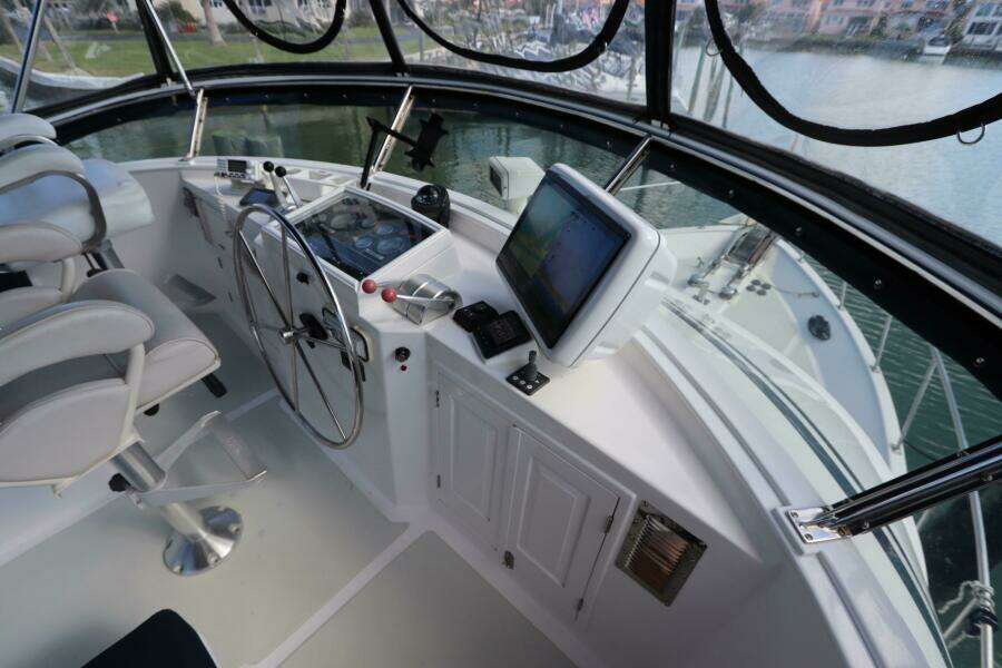 2005 DeFever Cockpit Motor Yacht