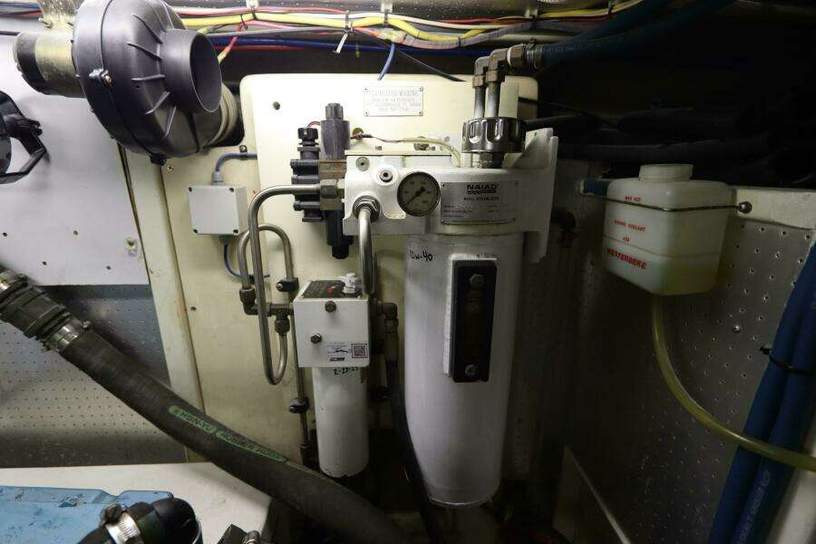 2005 DeFever Cockpit Motor Yacht