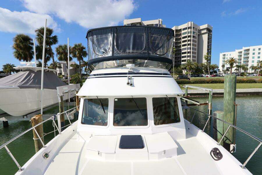 2005 DeFever Cockpit Motor Yacht
