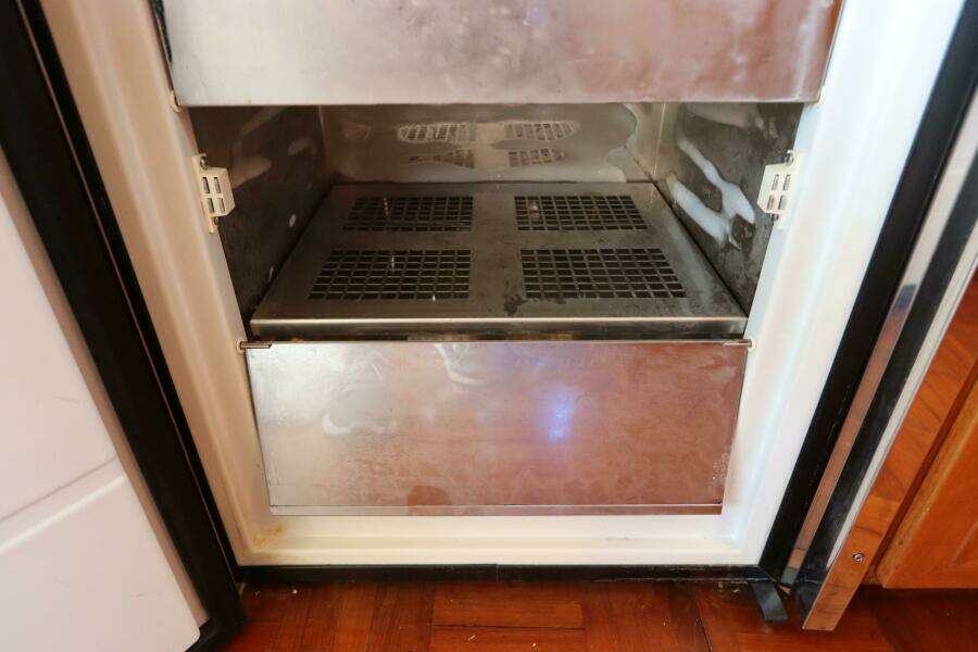 2005 DeFever Cockpit Motor Yacht