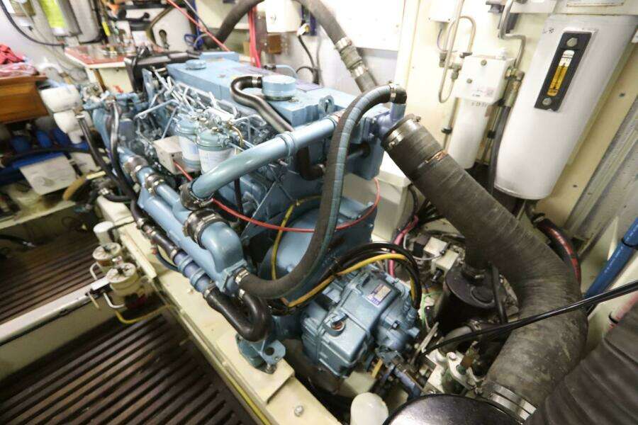 2005 DeFever Cockpit Motor Yacht