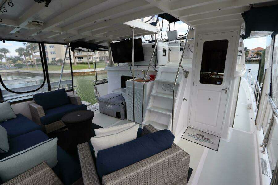 2005 DeFever Cockpit Motor Yacht