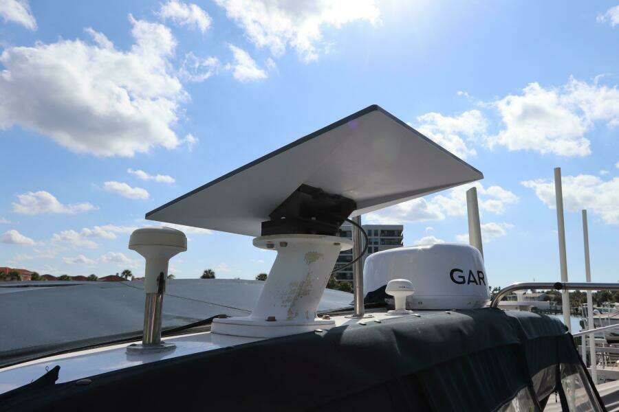 2005 DeFever Cockpit Motor Yacht