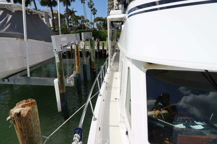 2005 DeFever Cockpit Motor Yacht