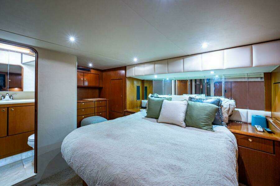 1999 Ocean Yachts Convertible