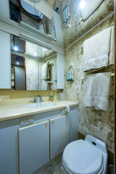 1999 Ocean Yachts Convertible