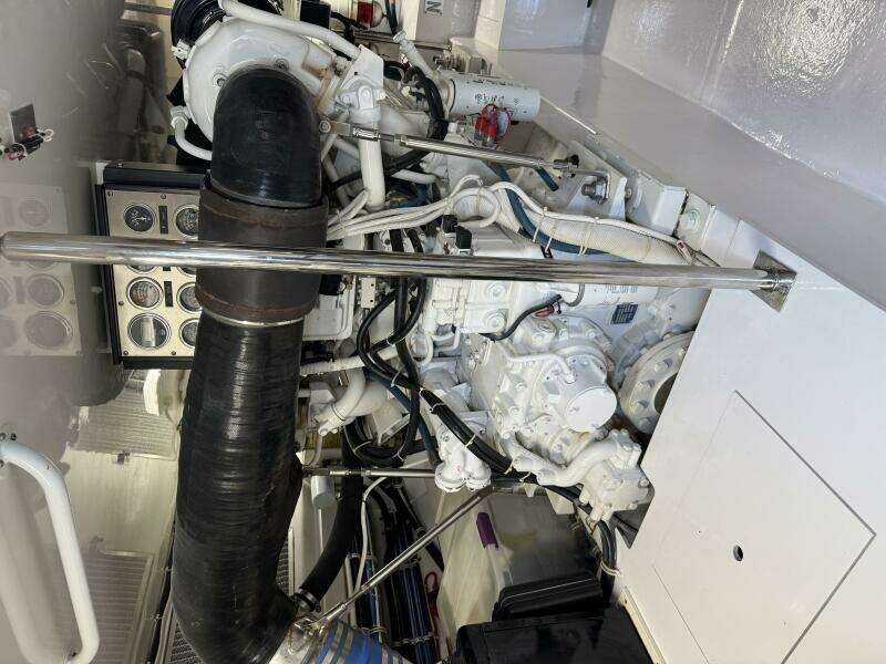 2004 Hatteras 60 Convertible