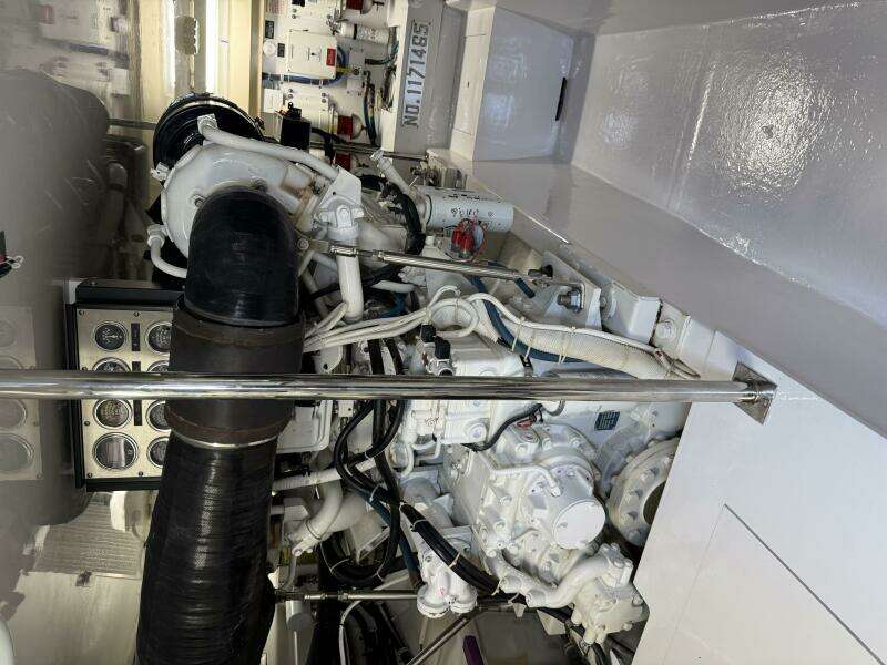 2004 Hatteras 60 Convertible