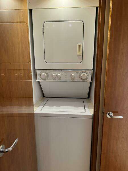 2004 Hatteras 60 Convertible