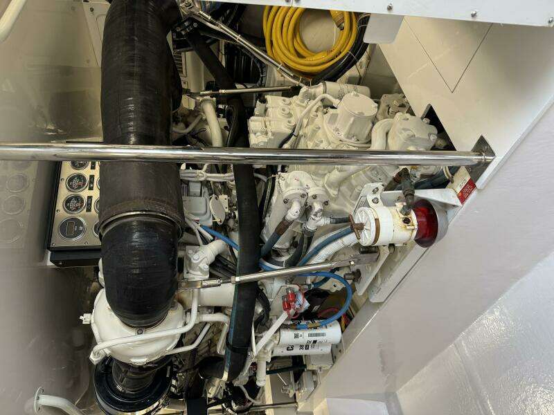 2004 Hatteras 60 Convertible